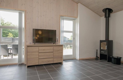 Grønhøj House | Spacious 4 Bedroom Getaway with Oceanfront Views in Løkken
