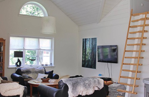 Hagaby House | Cozy Cottage with Ocean View and Large Veranda Retreat