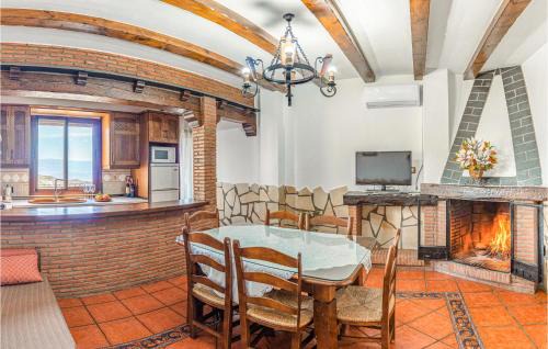 Mecina Bombaron House | Inviting Home in Mecina Bombarn with Pool and Kitchen
