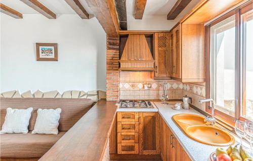 Mecina Bombaron House | Inviting Home in Mecina Bombarn with Pool and Kitchen