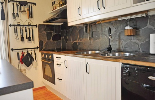 Mellerud House | Exceptional 2 Bedroom Stay in Mellerud with Lake View