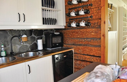 Mellerud House | Exceptional 2 Bedroom Stay in Mellerud with Lake View