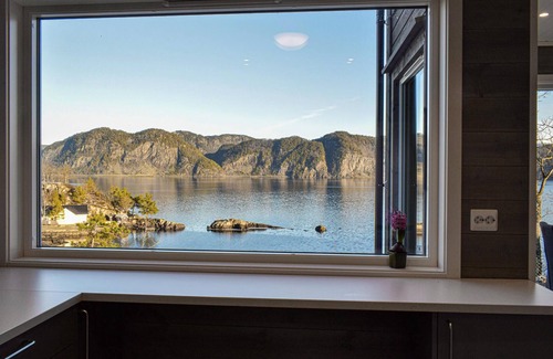 Lund House | Angler's Delight: Lake View Vacation Home with Spa & More