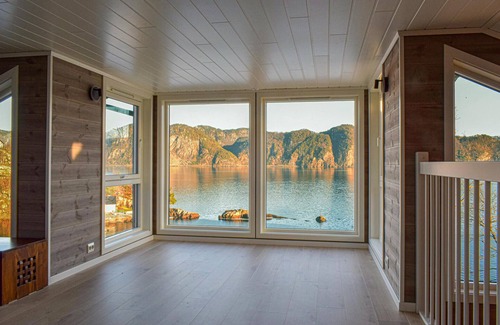 Lund House | Angler's Delight: Lake View Vacation Home with Spa & More