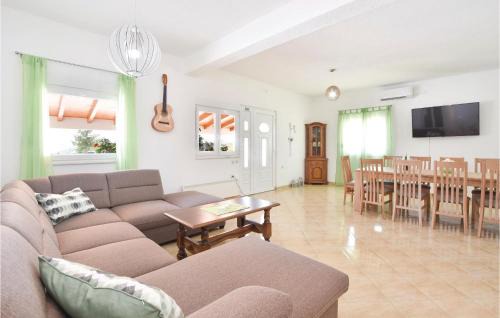 Neoric House | Comfortable Retreat at Cozy Home in Neoric with Pool