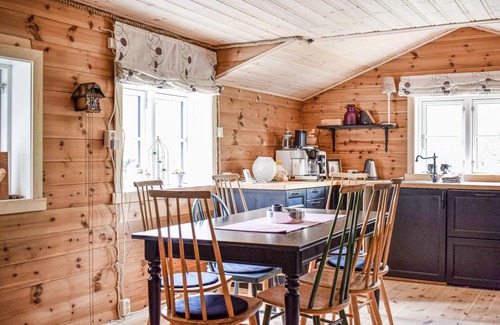 Kvam House | Serene Cottage with Lake View and Spa Near Kvamskogen