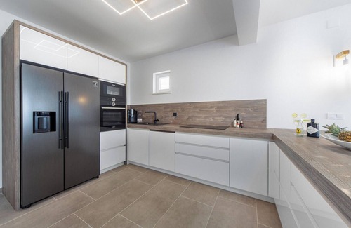 Caska House | Spacious 5-Bedroom Accommodation in Novalja with Spa