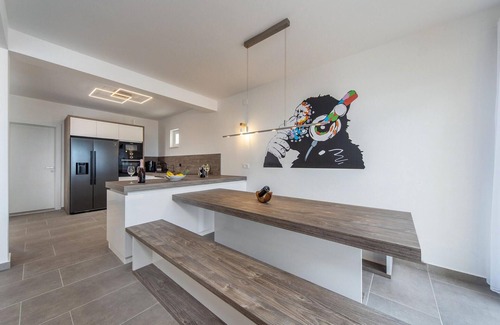 Caska House | Spacious 5-Bedroom Accommodation in Novalja with Spa