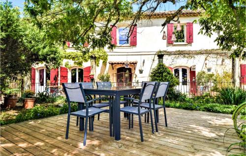 Pont-Saint-Esprit House | Premier Home in Pont-Saint-Esprit with Pool and Wifi