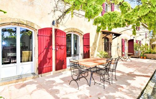 Pont-Saint-Esprit House | Premier Home in Pont-Saint-Esprit with Pool and Wifi