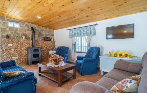 Periana House | Inviting 5 Bedroom Home with Pool in Periana