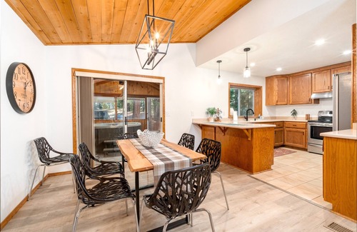 Placerville House | Delightful Pollock Pines Home with Hot Tub & Lake View