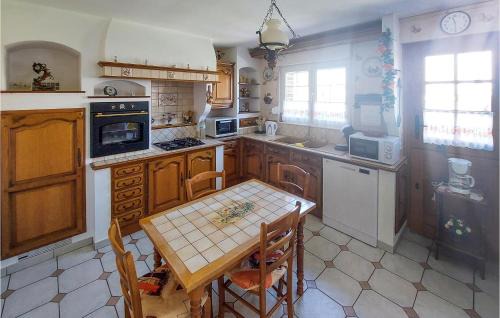 Quux-Haut-Mainil House | Welcoming Home in Quoux-Haut-Maînil with Free Wifi