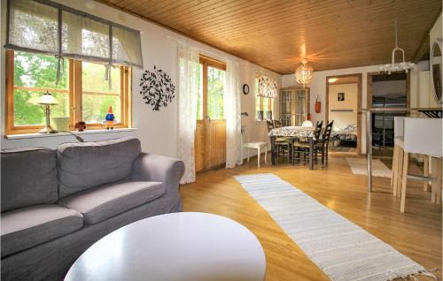 Roke House | Inviting Rke Home with Free Wifi and Family-Friendly Amenities