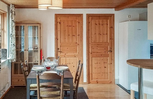 Roke House | Inviting Rke Home with Free Wifi and Family-Friendly Amenities