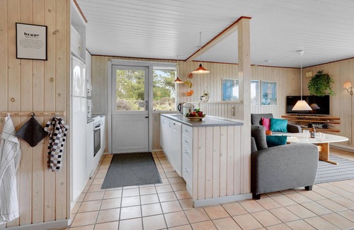 Romo House | Inviting Cottage with Outdoor Terraces and Ocean Views