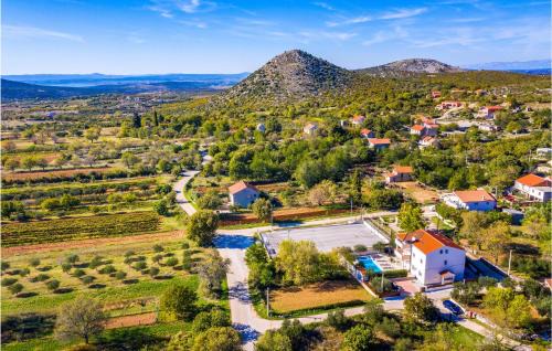 Velim House | Charming Home in Radasinovci with Pool and Kitchen