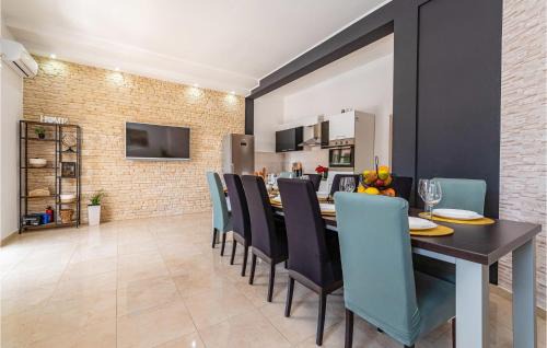 Velim House | Charming Home in Radasinovci with Pool and Kitchen