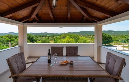 Velim House | Charming Home in Radasinovci with Pool and Kitchen