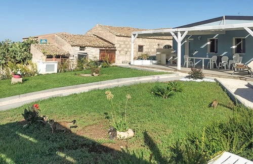 Ragusa House | Experience Relaxation at a Sicilian Vacation Home with Pool