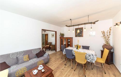 Muc House | Top-Rated Home in Ramljane with Pool and Kitchen Amenities