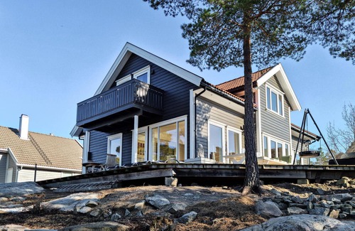 Risor House | Idyllic Risør Retreat with Panoramic Ocean Views Await
