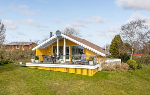 Floutrup House | Cozy Home in Roslev with Kitchen, Perfect for Families