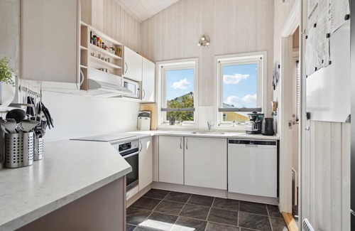 Spodsbjerg House | Cozy Cottage Retreat with Oceanfront Views in Spodsbjerg