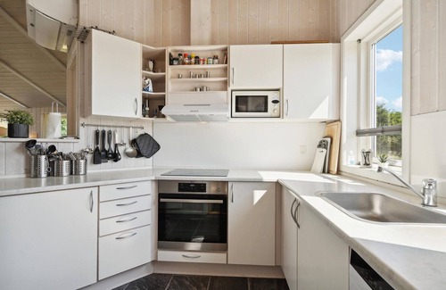 Spodsbjerg House | Cozy Cottage Retreat with Oceanfront Views in Spodsbjerg