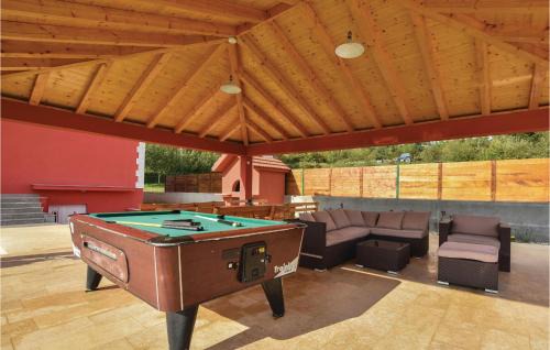 Hrvace House | Elegant Rumin Home with Kitchen, Pool & Hot Tub Access