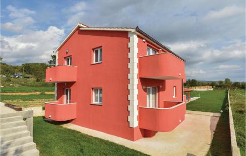 Hrvace House | Elegant Rumin Home with Kitchen, Pool & Hot Tub Access