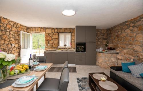 Runovici House | Perfect Getaway in Runovic: Pet-Friendly & Pool Access
