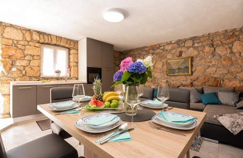 Runovici House | Idyllic Cottage with Ocean View & Unique Panorama