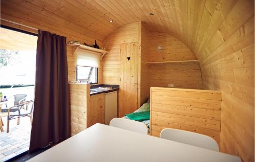Suesel House | Scenic Stay in Ssel: Family-Friendly with Lake View