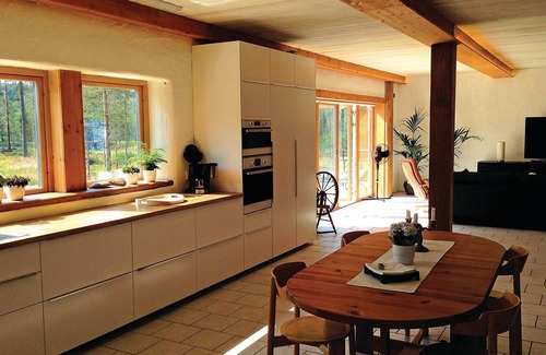 Sandhem House | Cozy Cottage Retreat Near Sandhem with Lake View & Spa