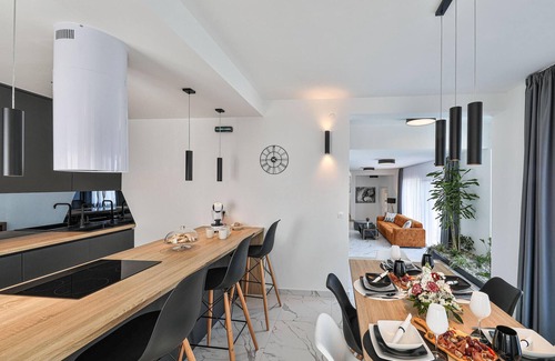 Seget Donji House | Experience Modern Comfort in Oceanfront Vacation Home