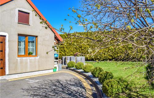 gmina Sianow House | Comfortable Home in Sianw with Kitchen & Pet-Friendly