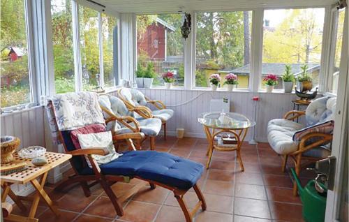 Spanga - Tensta House | Cozy Spnga Home with Kitchen - Child Friendly Retreat