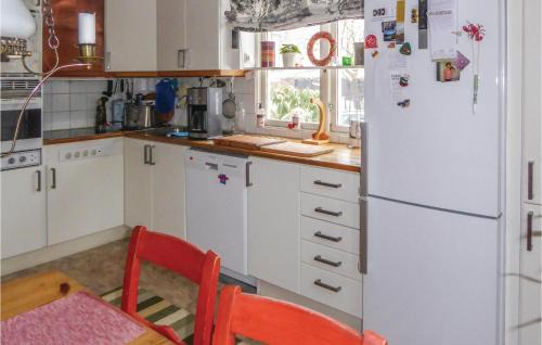 Spanga - Tensta House | Cozy Spnga Home with Kitchen - Child Friendly Retreat