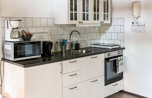 Storgardet-Tallasen-Tostero House | Charming Cottage Retreat on Tosterön Island with Spa & Lake View