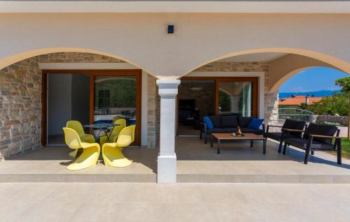 Sveti Vid Dobrinjski House | Lovely Home In Sveti Viddobrinjski With Wifi