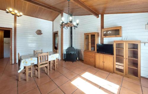 Turis House | Relaxing Retreat in Turs with Inviting Swimming Pool