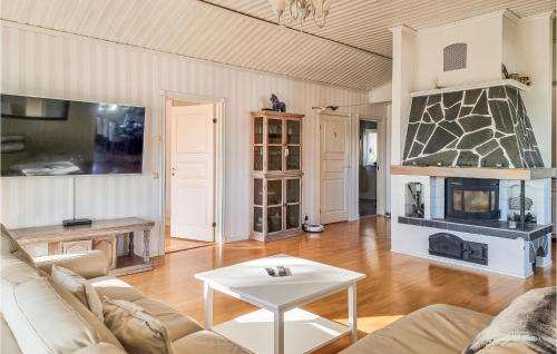 Uddevalla Municipality House | Charming Uddevalla Home with Kitchen - Family and Pet Friendly