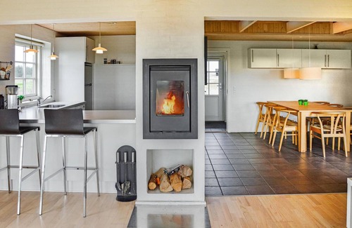 Sundhuse House | Cozy Cottage with Ocean Views and Spa, Rated 9.6/10