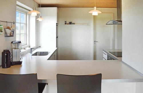 Sundhuse House | Cozy Cottage with Ocean Views and Spa, Rated 9.6/10