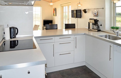 Sundhuse House | Cozy Cottage with Ocean Views and Spa, Rated 9.6/10