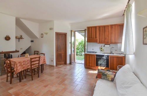 Umbertide House | Idyllic Cottage Retreat in the Hills with Private Garden