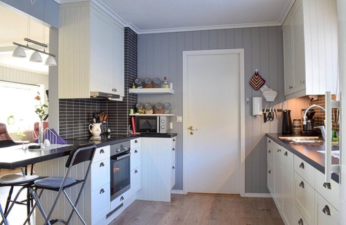 Kvinnherad House | Cozy Cottage with Private Garden and Fjord Views