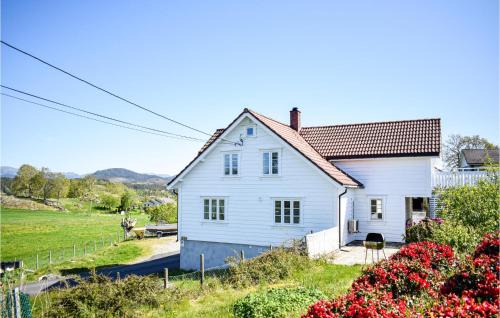 Sveio House | Family-Friendly 4 Bedroom Home in Valevg for Memorable Stays