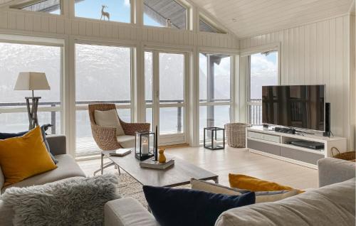 Valldal House | Welcoming Home in Valldal with Kitchen and Hot Tub